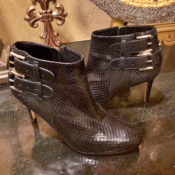 Ann Taylor Shoes - Ann Taylor black ankle boot heels sz 6